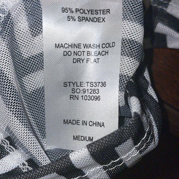 Discreet Black and White Sheer  Short Sleeves Size Medium NWT - Picture 5 of 5